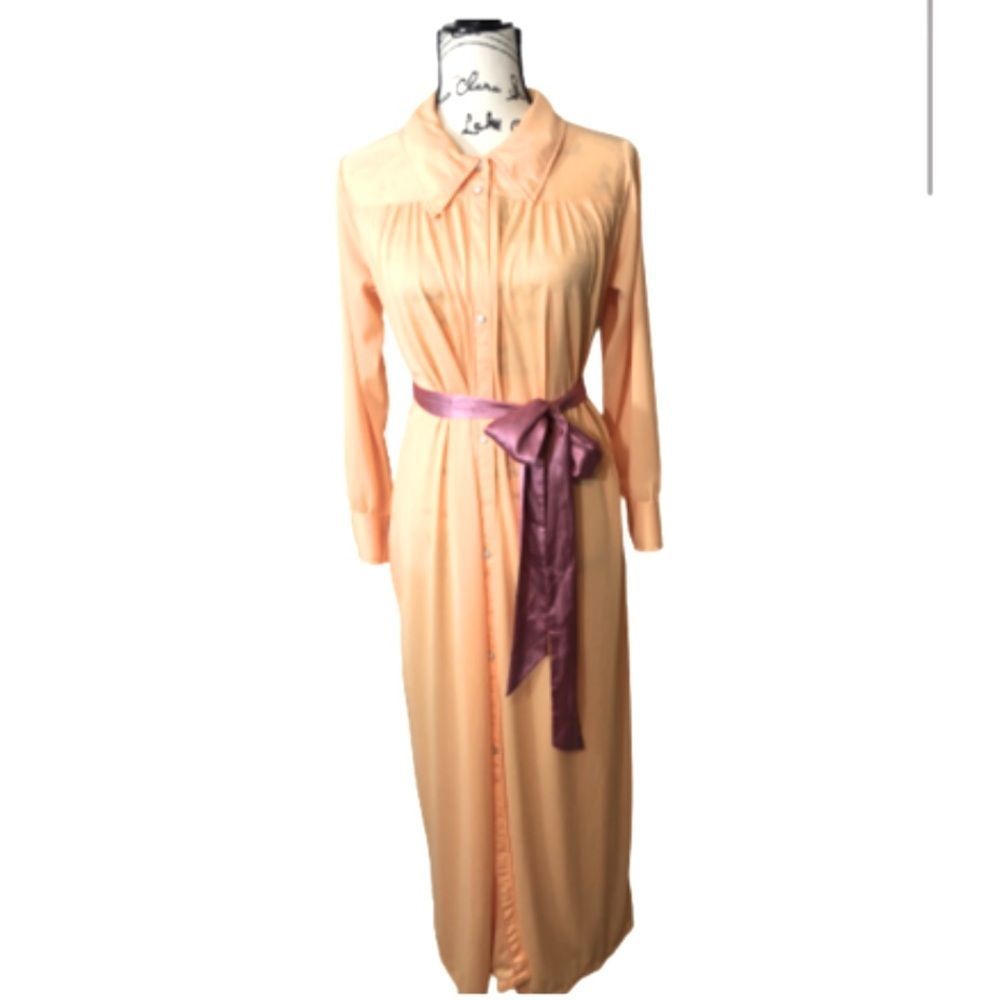 Vintage PhilMaid peach/orange button from house coat - Picture 2 of 8